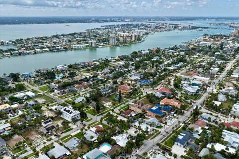 835 Bruce Avenue, Clearwater Beach FL - photo 6 of 6