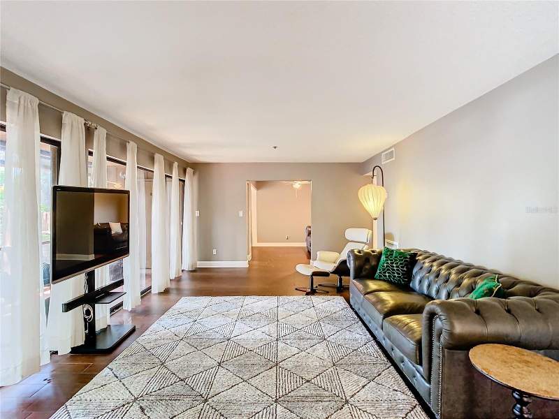 4 bedroom Condominium at 976 E Michigan Street #A, One Thousand Oaks Rep, Orlando — photo 3