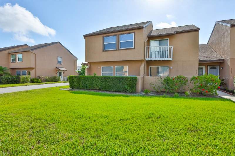 3 bedroom Townhouse at 1865 Clearbrooke Drive, Clearbrooke Twnhs Ph 8, Clearwater — photo 2