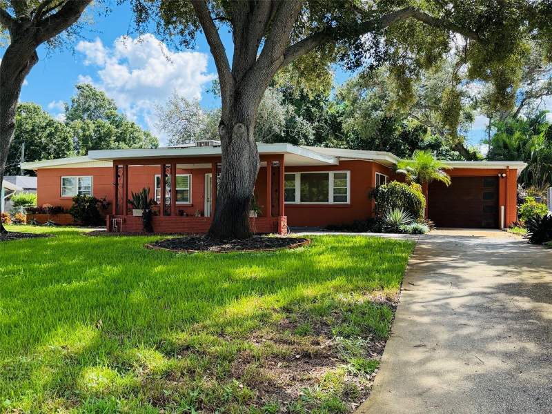 3 bedroom Single Family Residence at 126 Holly Avenue, Whitfield Estates Blks 14-23 & 26, Sarasota — photo 3