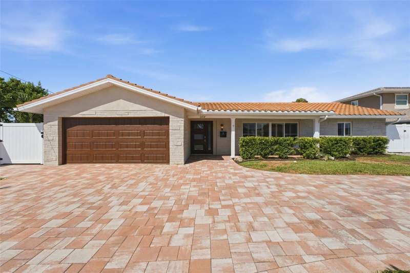 4 bedroom Single Family Residence at 6414 2nd Palm Point, Three Palms Point, St Pete Beach — photo 2