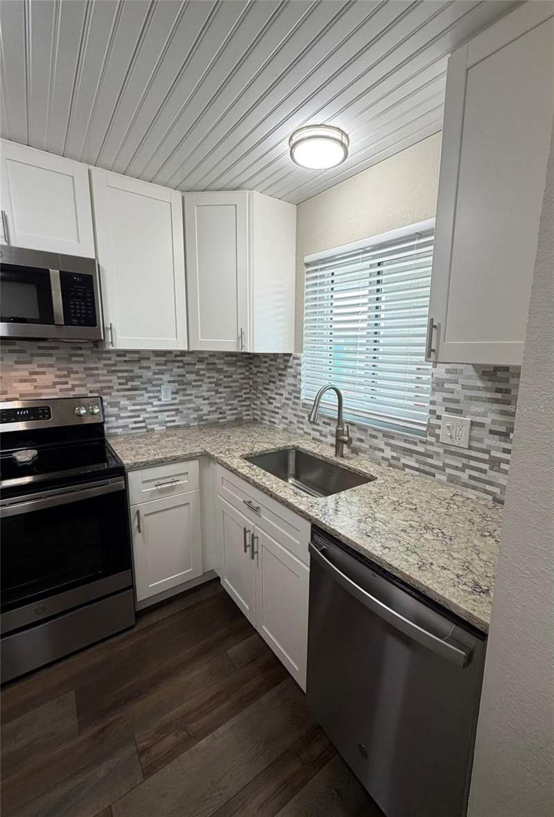 2 bedroom Condominium at 3708 Lake Bayshore Drive #K415, Bayshore On The Lake Apts II Sec 3, Bradenton — photo 4