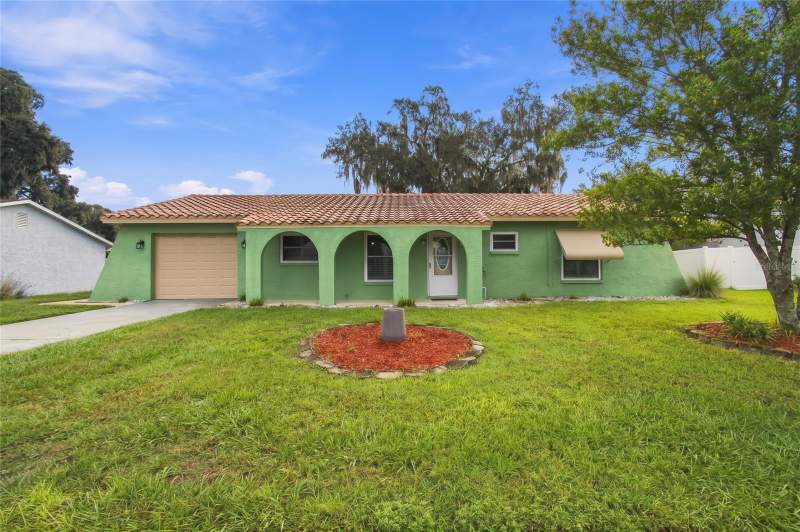 3 bedroom Single Family Residence at 8410 Angela Court, Lake Dorothea Grove, Zephyrhills — photo 2