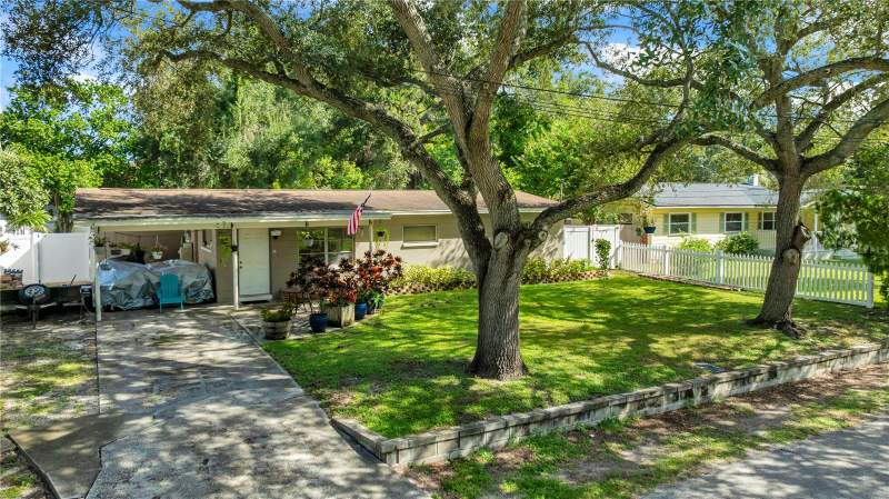 3 bedroom Single Family Residence at 1104 E Lambright St, Tampa, Tampa — photo 2