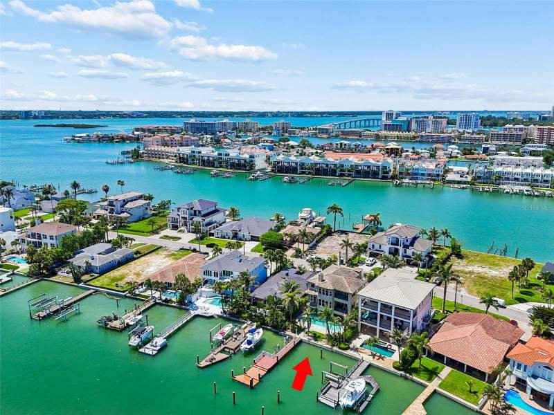 4 bedroom Single Family Residence at 136 Devon Drive, Bayside Sub, Clearwater Beach — photo 2