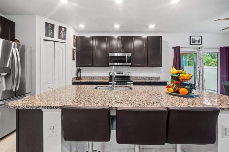 4 bedroom Single Family Residence at 672 NW 247th Terr, Oak Park Ph 2 Pb 37 Pg 39, Newberry — photo 5