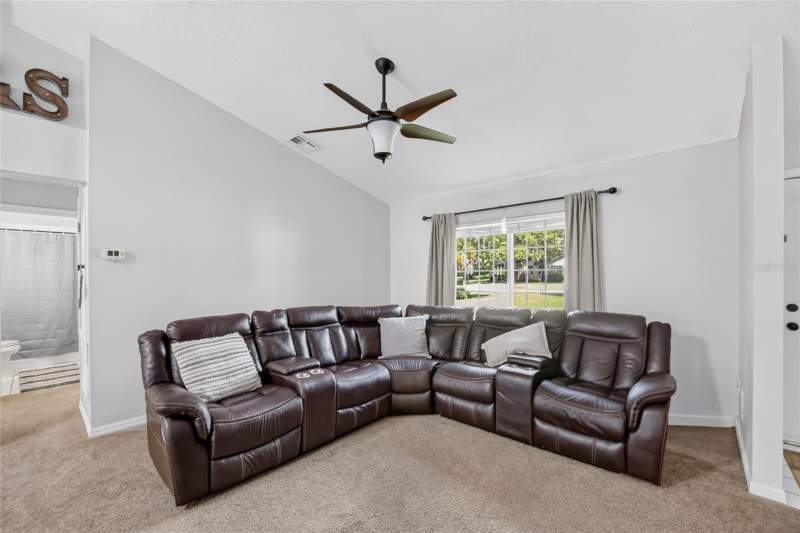 3 bedroom Single Family Residence at 11625 SE 53rd Court, Belleview Hlnds, Belleview — photo 2