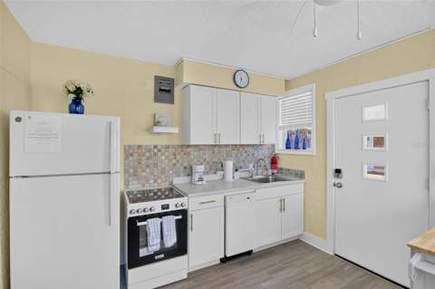 908 Villas Drive #10, Venice FL - photo 6 of 44