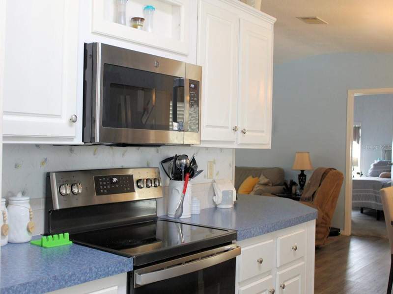 2 bedroom Manufactured Home at 64 Thatch Palm Street, Palm Hill Mobile Home Park Unrec, Largo — photo 3
