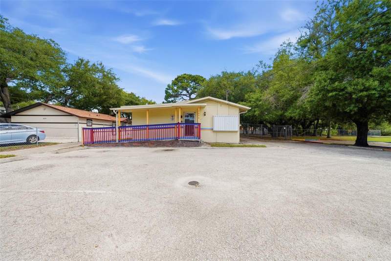 0 bedroom Garage Condo at 2886 Whitney Road, Lauras Little Farms, Clearwater — photo 3