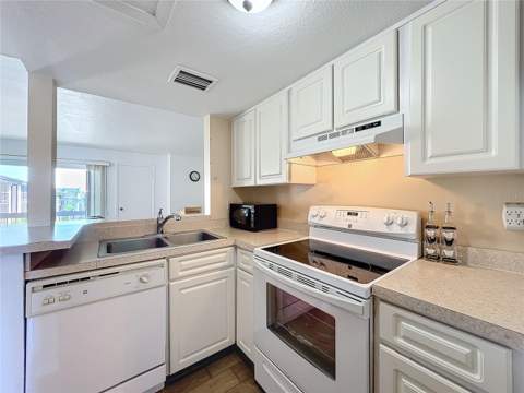 562 Orange Drive #33, Altamonte Springs FL - photo 10 of 22