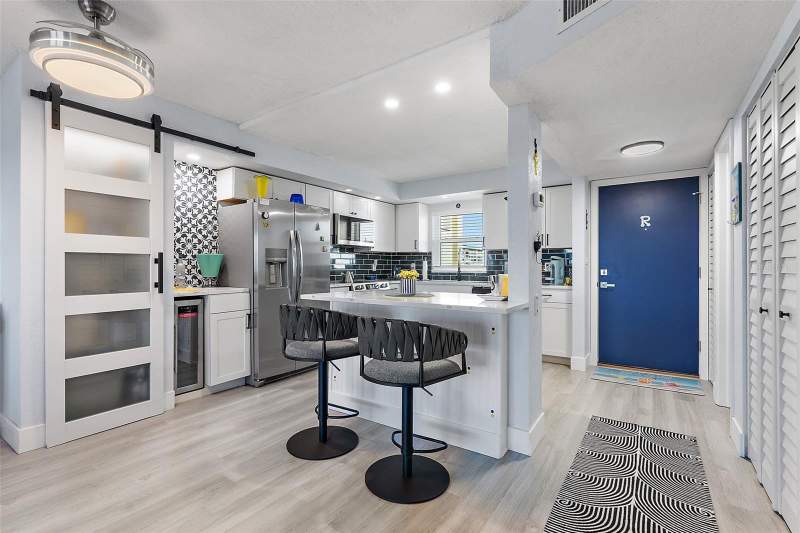 1 bedroom Condominium at 4725 Cove Circle #704, Columbia Towers Condo, St Petersburg — photo 5