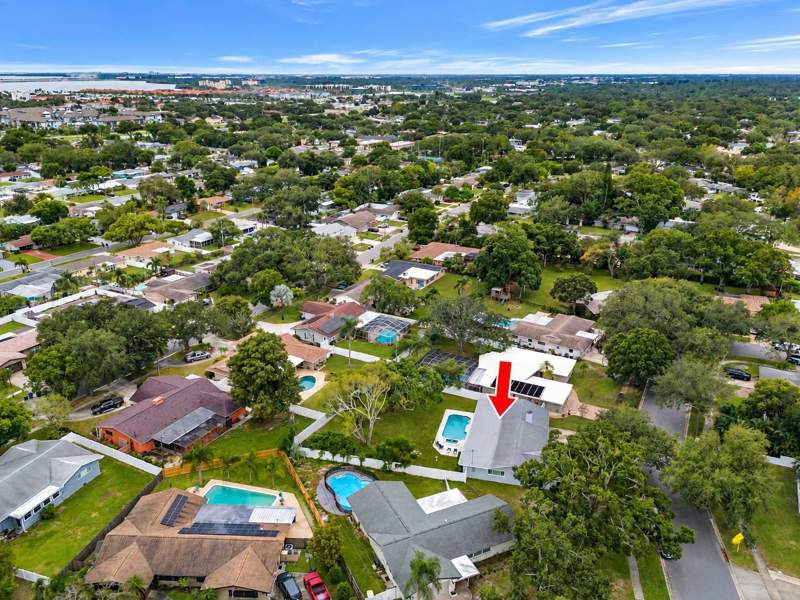 5 bedroom Single Family Residence at 1113 Glenmoor Court, Meadows The 1st Add, Clearwater — photo 3