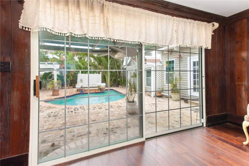 5 bedroom Single Family Residence at 806 Narcissus Avenue, Mandalay Sub, Clearwater Beach — photo 4
