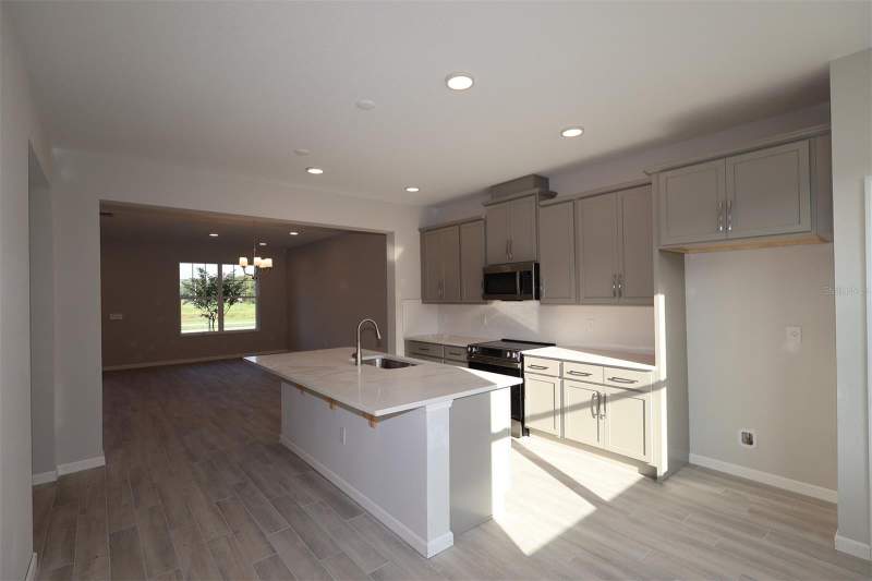 3 bedroom Townhouse at 1341 Hyde Street, Center Lake On The Park, St Cloud — photo 2