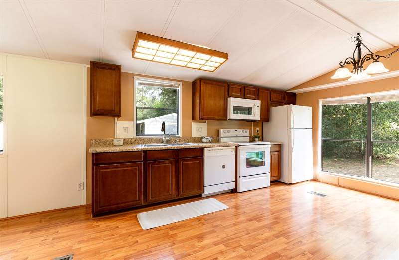 2 bedroom Manufactured Home at 5865 NE 137th Terrace, Country Estates, Williston — photo 5