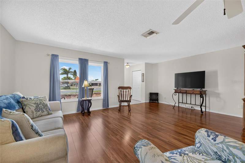 2 bedroom Single Family Residence at 907 Bluewater Drive, Sun City Center Unit 45, Sun City Center — photo 5