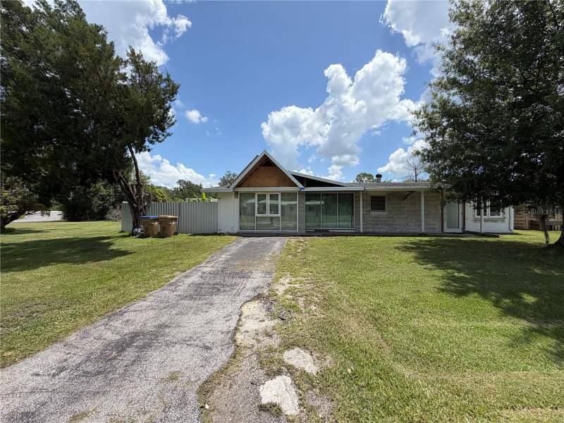 2 bedroom Single Family Residence at 1315 S Shore Drive, Replat New Eden Unit 15 Pb 1 Pg 343 Lots 127-133, St Cloud — photo 1