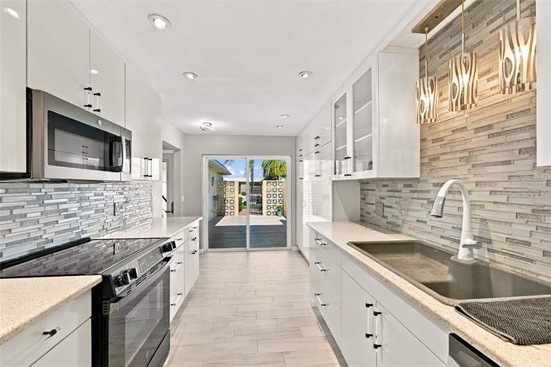 2 bedroom Villa at 452 Boca Ciega Point Boulevard, Boca Ciega Point East, St Petersburg — photo 4