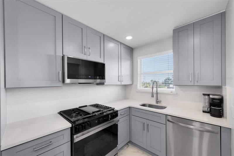 1 bedroom Condominium at 3128 59th Street #303, Town Shores Of Gulfport, Gulfport — photo 4