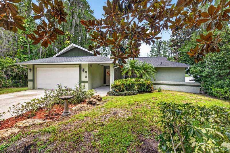 3 bedroom Single Family Residence at 910 Hillside Drive, Lake Keen Sub Unit, Lutz — photo 1