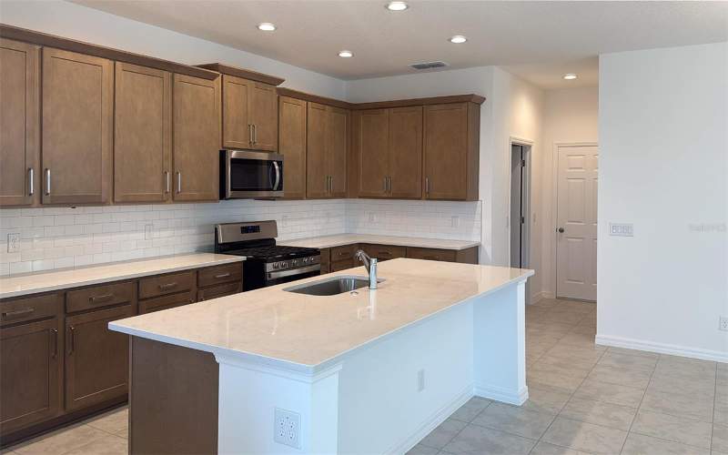 4 bedroom Single Family Residence at 6863 Spanish Imperial Street, Eagletail Landing-Phase 2, Howey In The Hills — photo 3