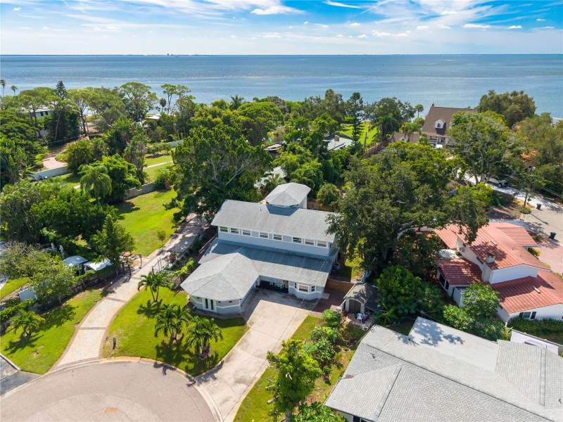 6 bedroom Single Family Residence at 874 Serpentine Drive, Point Pinellas Rep, St Petersburg — photo 4