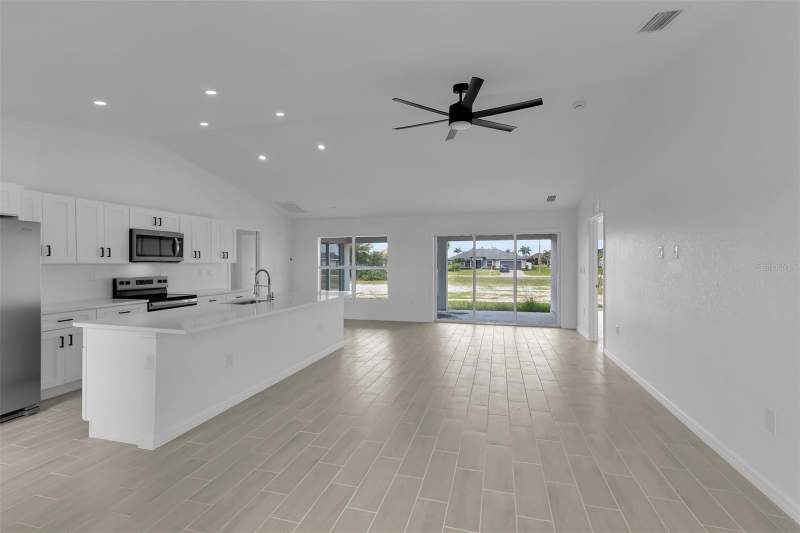 4 bedroom Single Family Residence at 4130 NW 33rd Street, Cape Coral, Cape Coral — photo 3