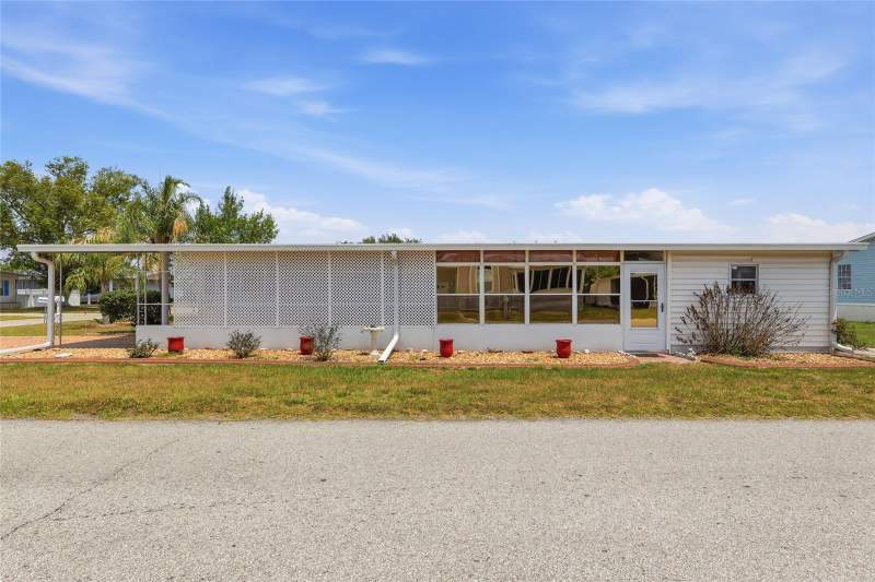 2 bedroom Manufactured Home at 5244 Mohawk Street, Lake Betmar Estates, Zephyrhills — photo 4