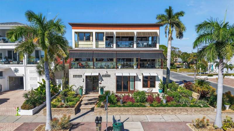 7 bedroom Single Family Residence at 5659 Shore Boulevard, Boca Ceiga Park, Gulfport — photo 2