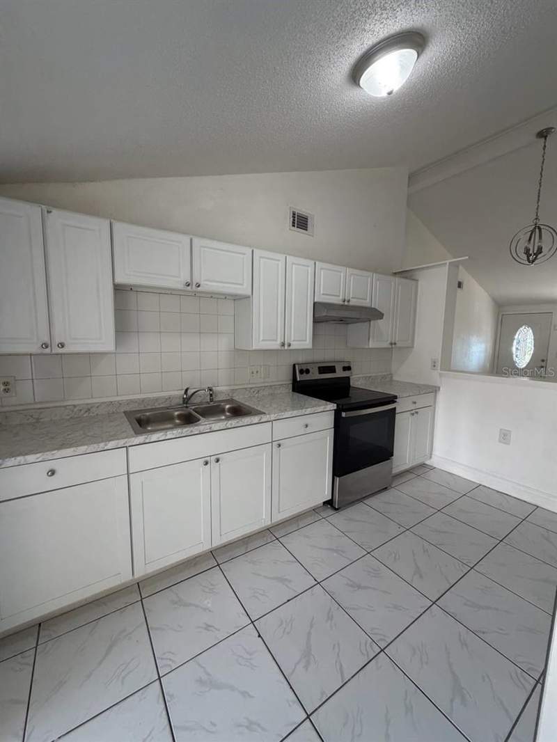 3 bedroom Single Family Residence at 10205 Bellhurst Court, Timberlane Sub Unit 6, Tampa — photo 5
