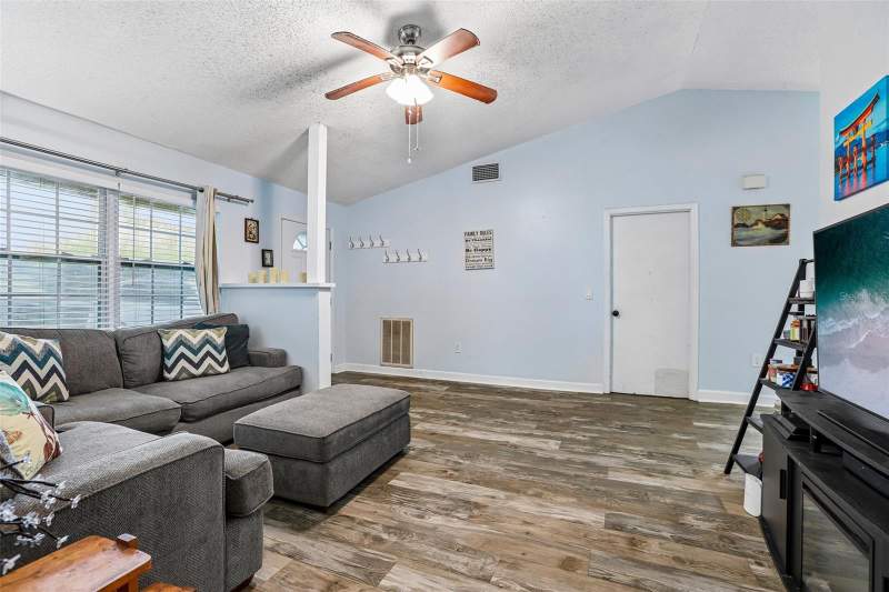 3 bedroom Single Family Residence at 2310 Liston Circle, Green Valley Estates Unit Two, Palm Harbor — photo 4