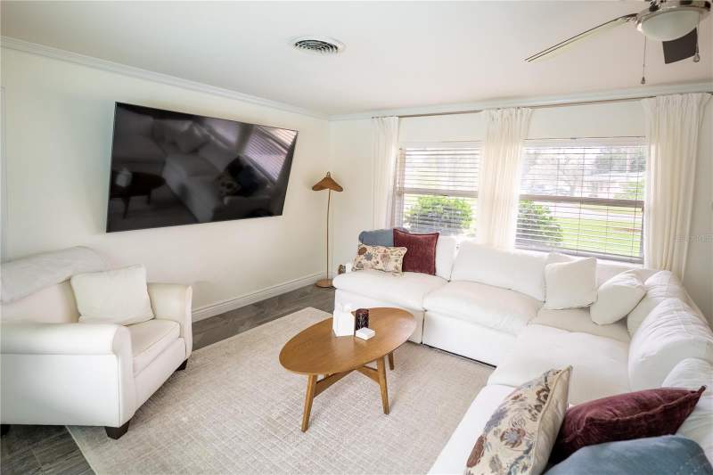 3 bedroom Single Family Residence at 686 Southwest Boulevard, North St Petersburg Blk 87 Pt Rep, St Petersburg — photo 5