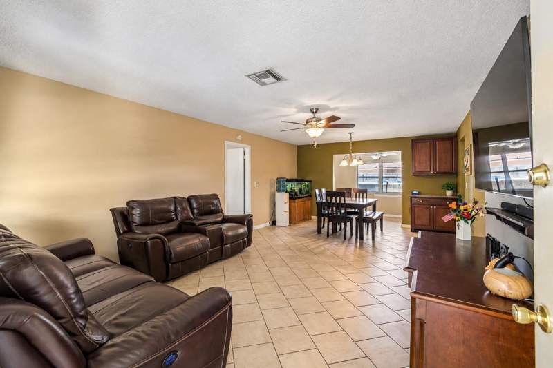 2 bedroom Single Family Residence at 9473 Bayside Court, Spring Hill, Spring Hill — photo 2