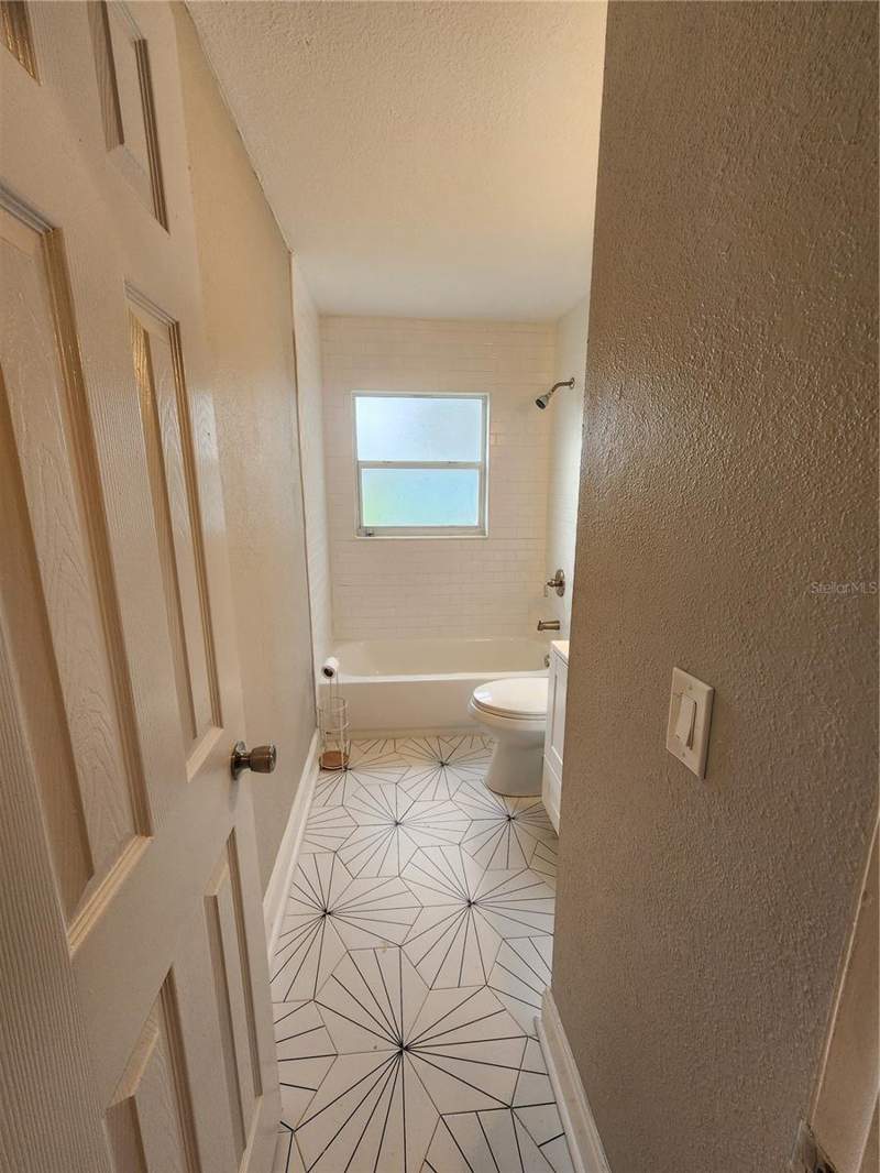 4 bedroom Single Family Residence at 4307 W Main Street, Forest Heights Unit 1, Tampa — photo 4