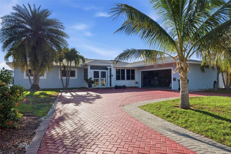 4 bedroom Single Family Residence at 1818 Dolphin Boulevard, Pasadena Golf Club Estates Sec 5, St Petersburg — photo 4