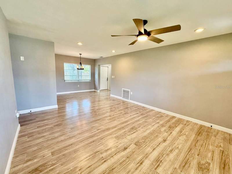 3 bedroom Single Family Residence at 1545 Illinois Road, Gates Knoll, Clearwater — photo 5