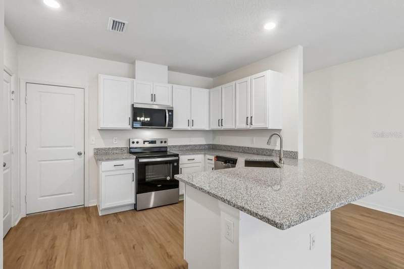 3 bedroom Townhouse at 403 Sequoia Drive, Reserve At Forest Lake, Lake Wales — photo 5