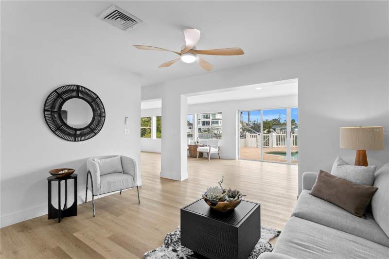 4 bedroom Single Family Residence at 350 N JULIA CIRCLE, NORTH VINA DEL MAR 1ST ADD, ST PETE BEACH — photo 5