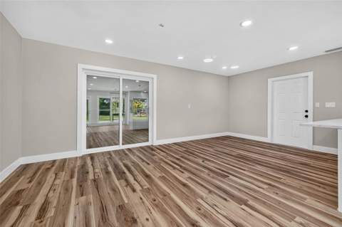 1524 Carson Circle, St Petersburg FL - photo 14 of 38