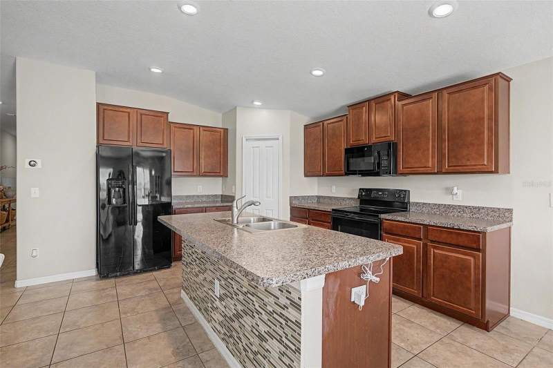 4 bedroom Single Family Residence at 9625 Sage Creek Drive, Belmont, Ruskin — photo 5