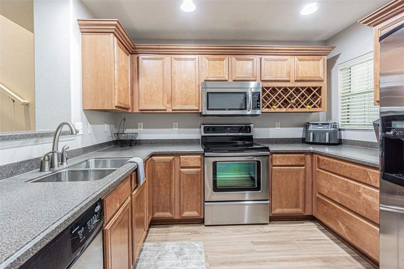 2 bedroom Townhouse at 526 Wheaton Trent Place, Palm River Twnhms Ph 1, Tampa — photo 2