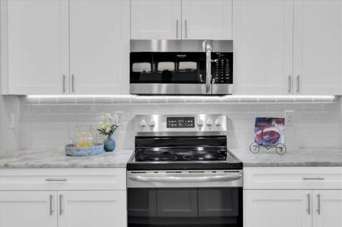 224 NE Jefferson Circle, St Petersburg FL - photo 13 of 58