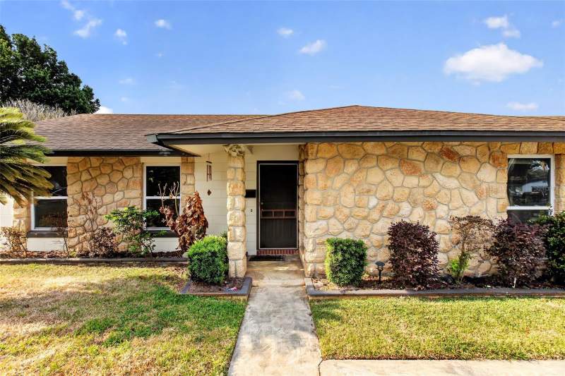 4 bedroom Single Family Residence at 2738 Fireside Court, Oak Hill Manor, Orlando — photo 2