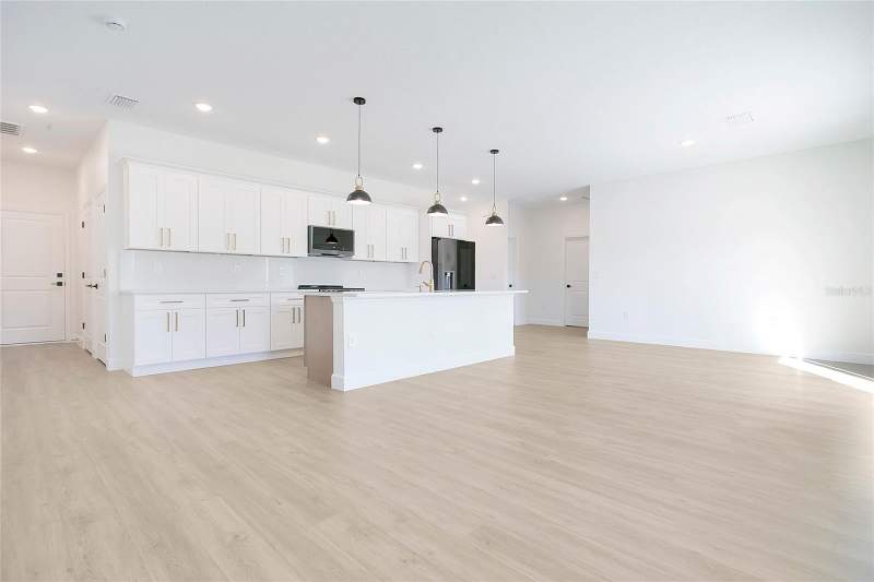 4 bedroom Single Family Residence at 469 Marion Oaks Lane, Marion Oaks 03, Ocala — photo 3