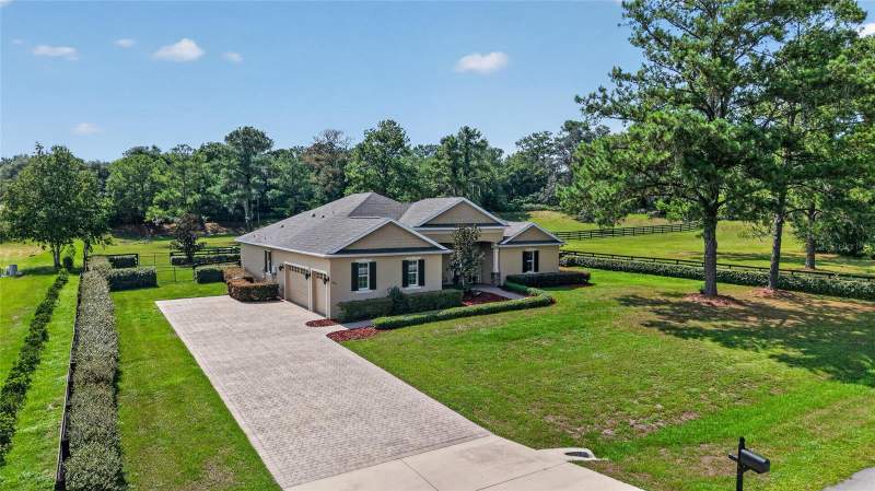 4 bedroom Single Family Residence at 11050 SE 37th Avenue Road, Woodridge Estate, Belleview — photo 2