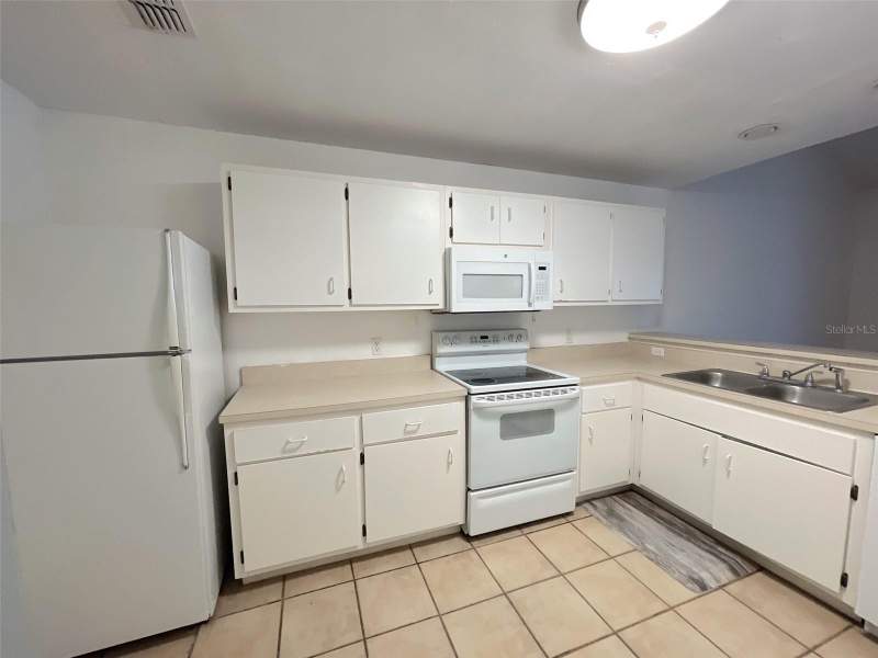 3 bedroom Condominium at 4700 SW Archer Road #D30, The Gables, Gainesville — photo 5