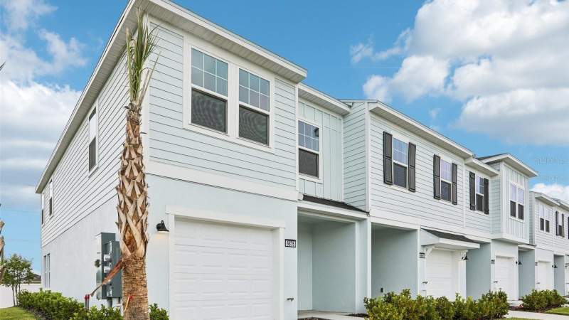 3 bedroom Townhouse at 6876 Holcombe Down Drive, Twin Oaks, Zephyrhills — photo 2