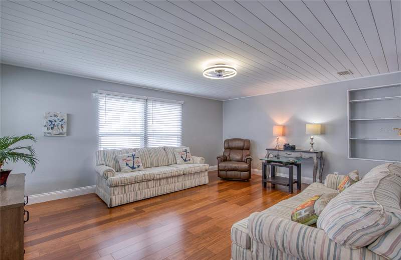2 bedroom Manufactured Home at 407 Dolphin Drive, Gull-Aire Village, Oldsmar — photo 4