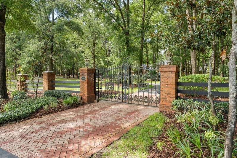 8 bedroom Single Family Residence at 14408 NW 50th Place, Foxridge, Alachua — photo 2